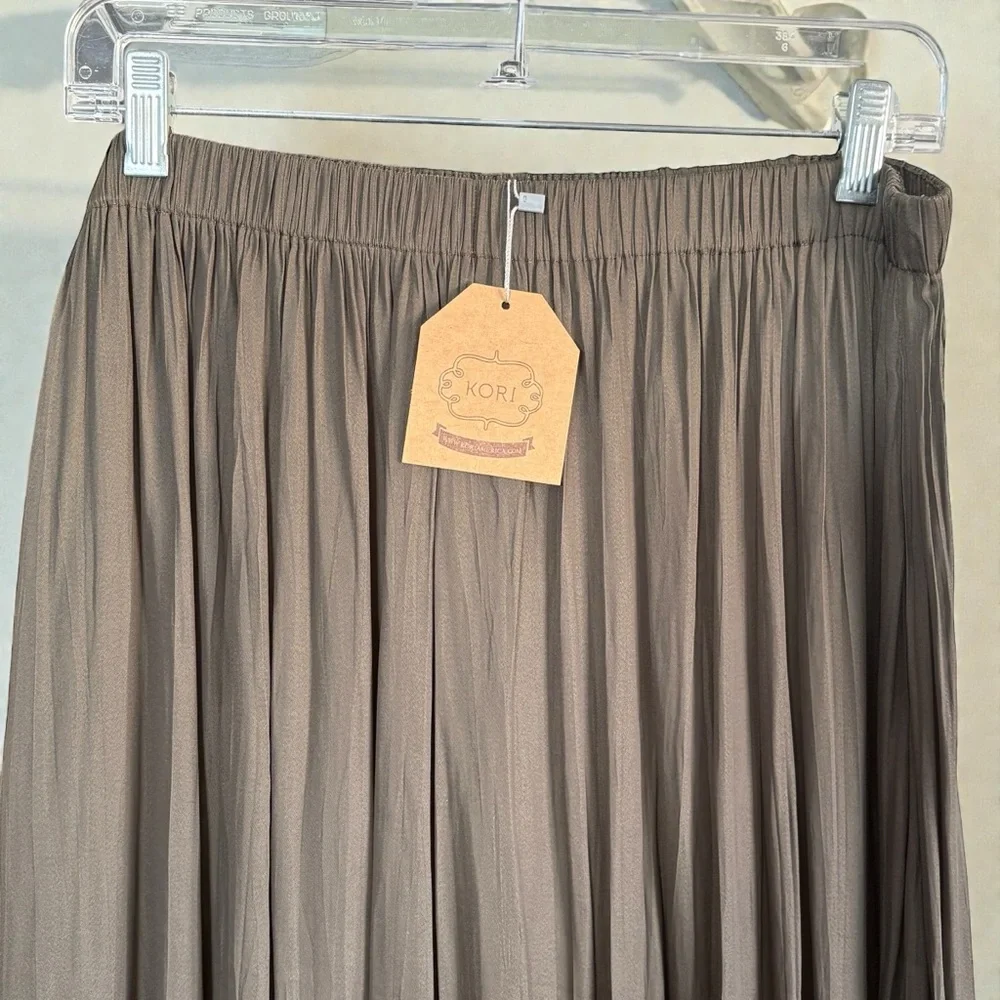 NWT Kori Georgette Pleated Olive Maxi Skirt High Waisted Flowy With Slit Sz L - Picture 3 of 10